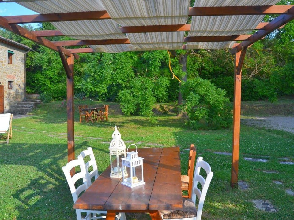 Cozy holiday house with terrace Vacation rental in Castiglion Fiorentino