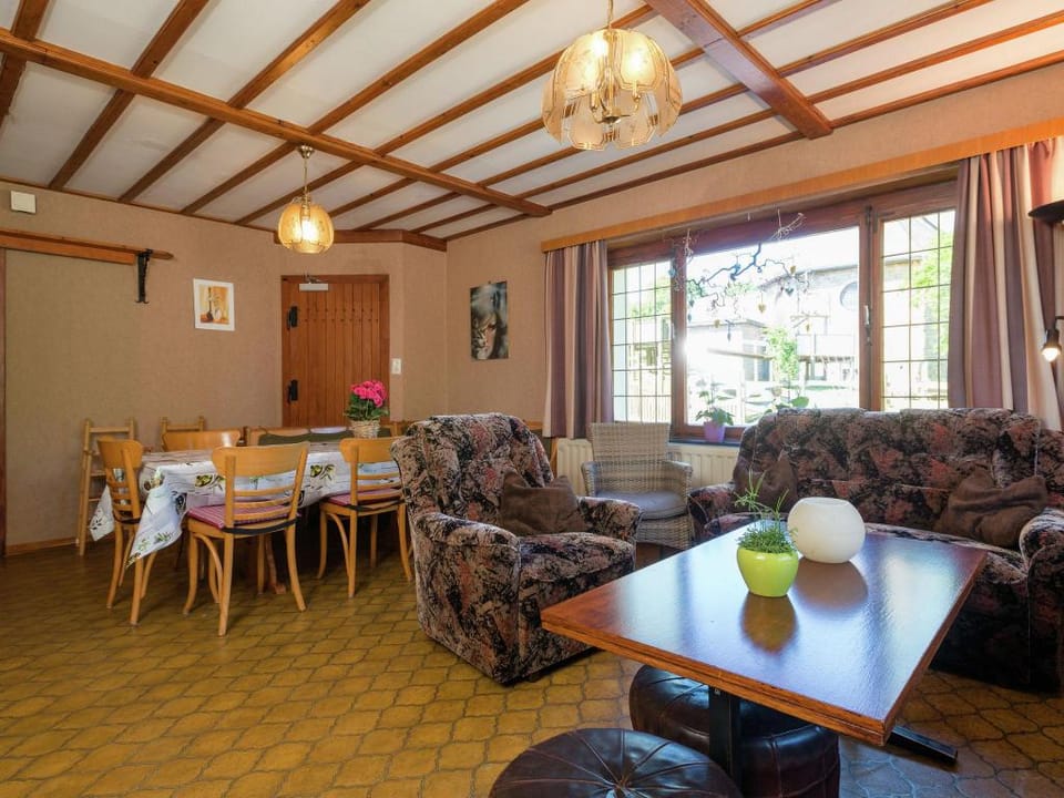 Spacious holiday home with large garden Vacation rental in Wallonia, Belgium