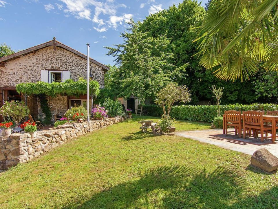 Cottage Bliss in Roussines Vacation rental in Nouvelle-Aquitaine