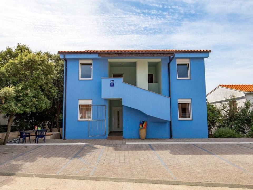 Mandre Coastal Hideaway Apartment in Novalja