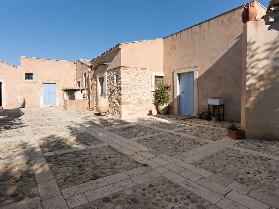 Farmhouse in Noto with Pool and Garden Vacation rental in Sicily