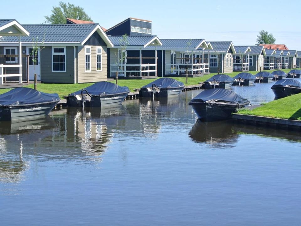 Lakeside Cottage with Boat Vacation rental in Giethoorn