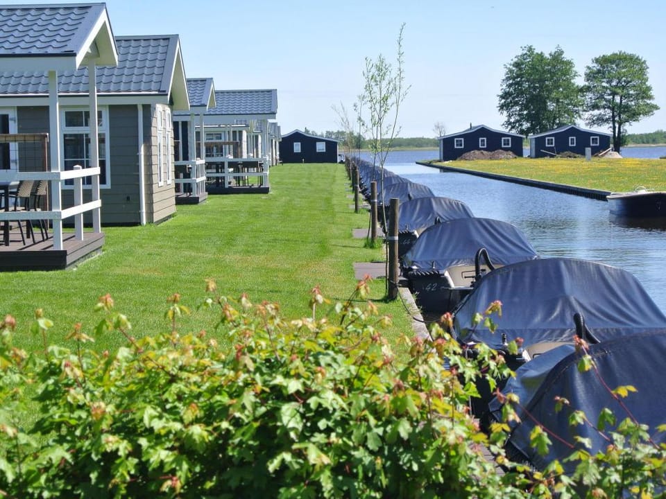 Lakeside Cottage with Boat Vacation rental in Giethoorn