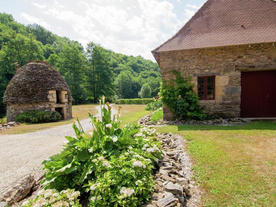 Charming chalet with swimming pool Vacation rental in Nouvelle-Aquitaine