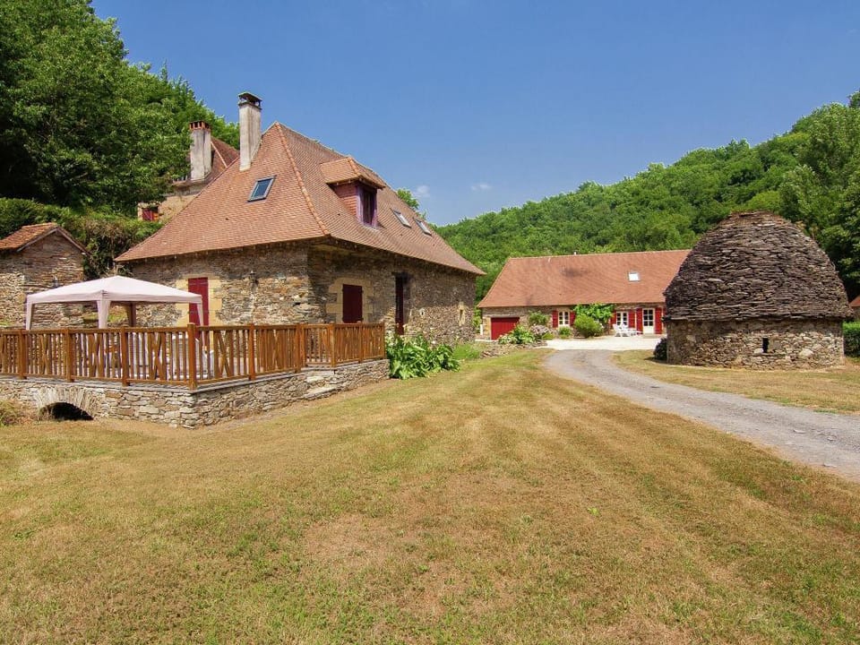 Charming chalet with swimming pool Vacation rental in Nouvelle-Aquitaine