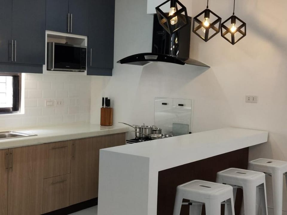 New 4BR house, furnished to high standard Vacation rental in Angeles