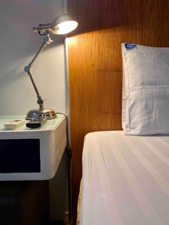 CLIPPER House @ 303 Comfy Studio  Great Location Apartment in Makati
