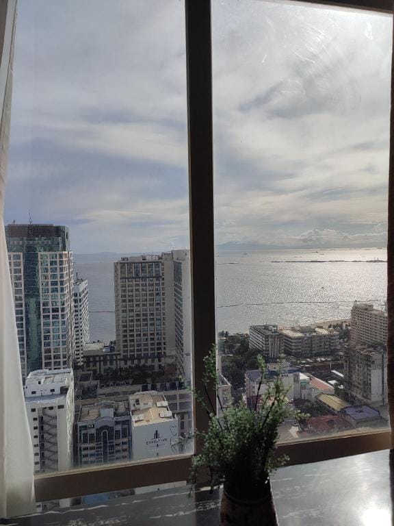 Birch Tower Condo  by The Bay Apartment in Manila City