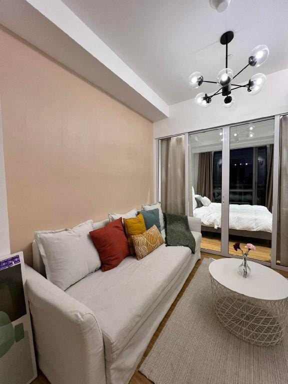 Novotel condo near CBD with kitchen and parking Vacation rental in Makati