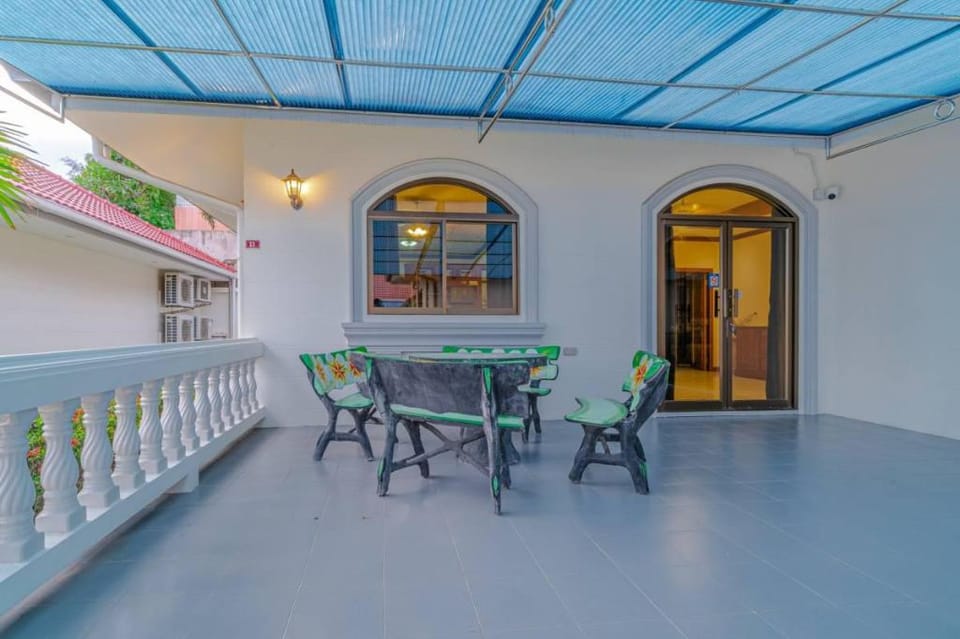 Resort 3-2BR,Pool,300m-Beach,5 mins to Walking St Villa in Pattaya City