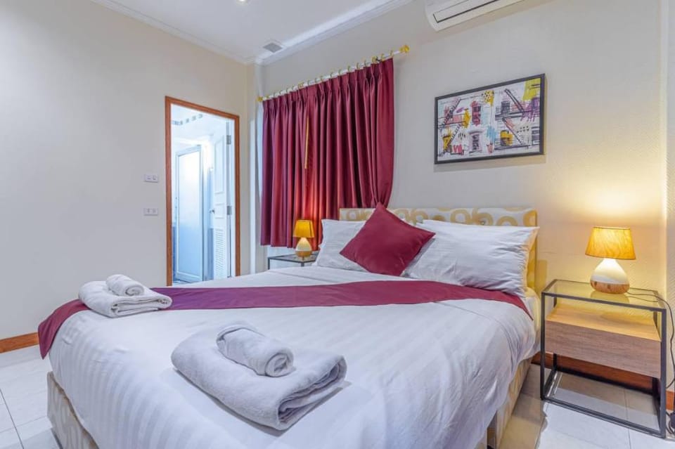 Resort 1-4BR,Pool,300m-Beach,5 mins to Walking St Villa in Pattaya City