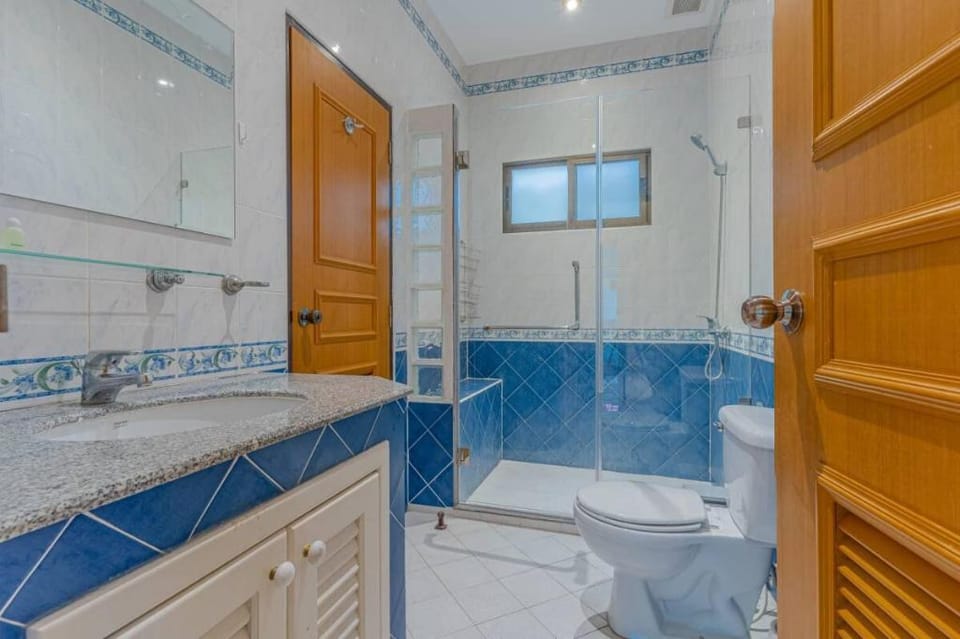 Resort 5-3BR,Pool,300m-Beach,5 mins to Walking St Villa in Pattaya City