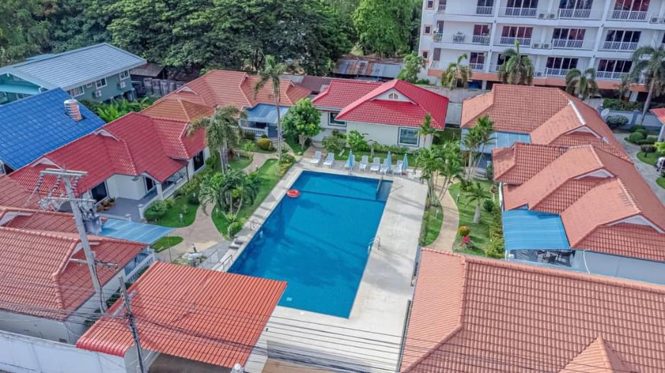Resort 2-3BR,Pool,300m-Beach,5 mins to Walking St Villa in Pattaya City