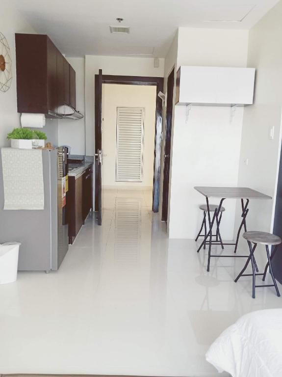 Budget Studio with wifi and access to pool and gym Apartment in Lapu-Lapu City