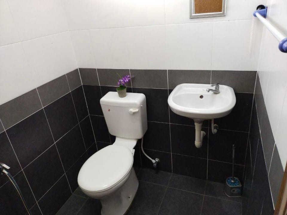 WAFID HOMESTAY SERI ISKANDAR Vacation rental in Perak Tengah District