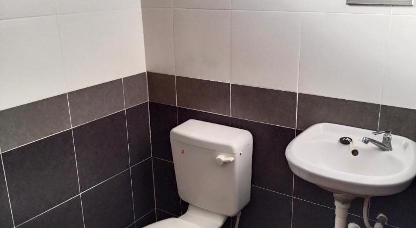 WAFID HOMESTAY SERI ISKANDAR Vacation rental in Perak Tengah District