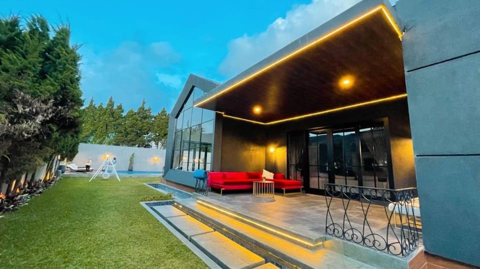 De Black Challet Villa Puncak Villa in Cisarua