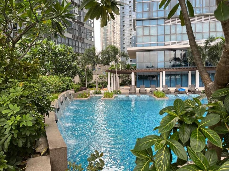 BGC Uptown Mall Suite Apartment in Makati