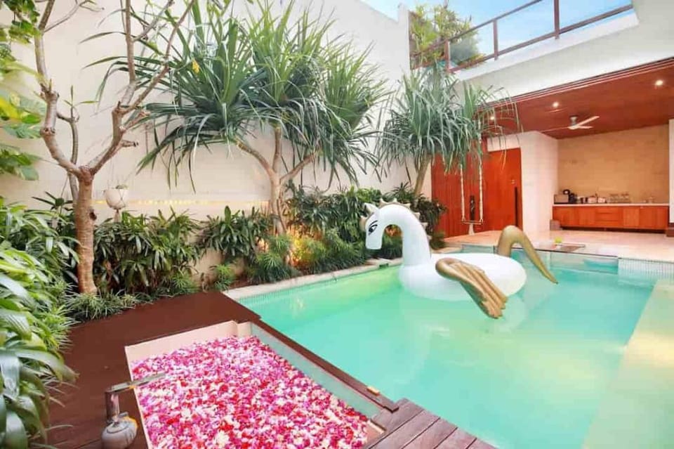 Romantic 2BDR Villa with Private Pool In Kerobokan Villa in North Kuta