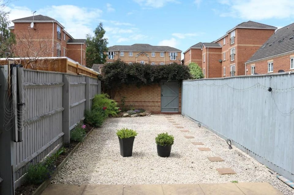 Townhouse Tipton, Ideal for Contractors & Families Vacation rental in England