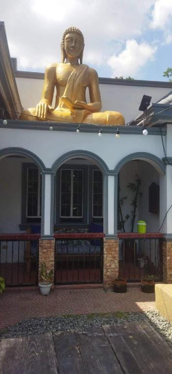 The Golden Buddha Villa Villa in Angeles