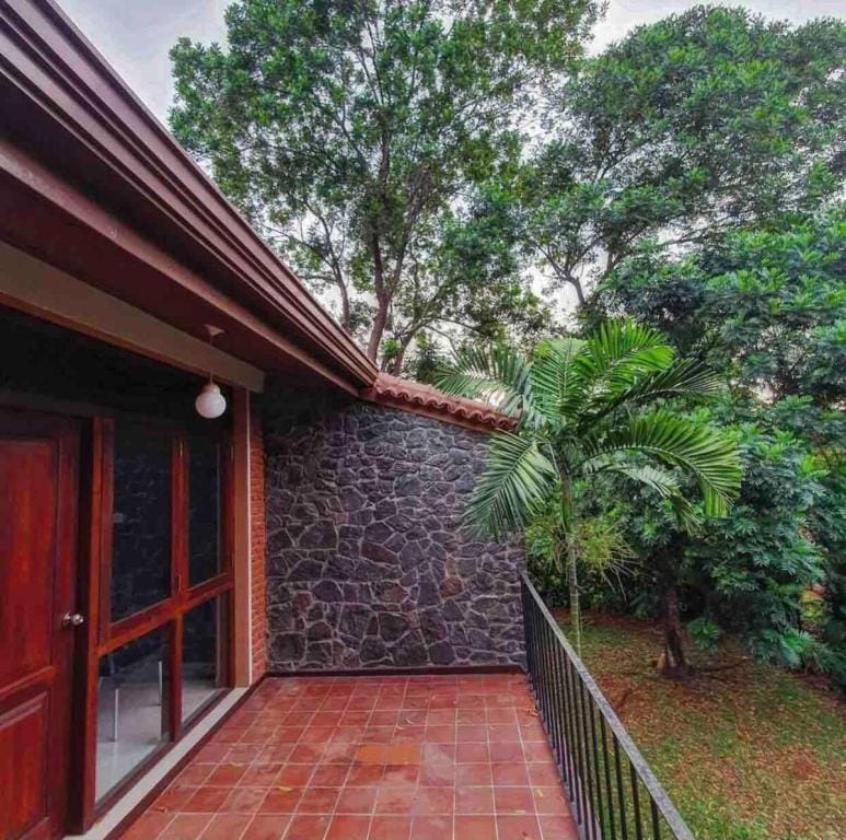 Garden Villa close to the Airport Villa in Western Province