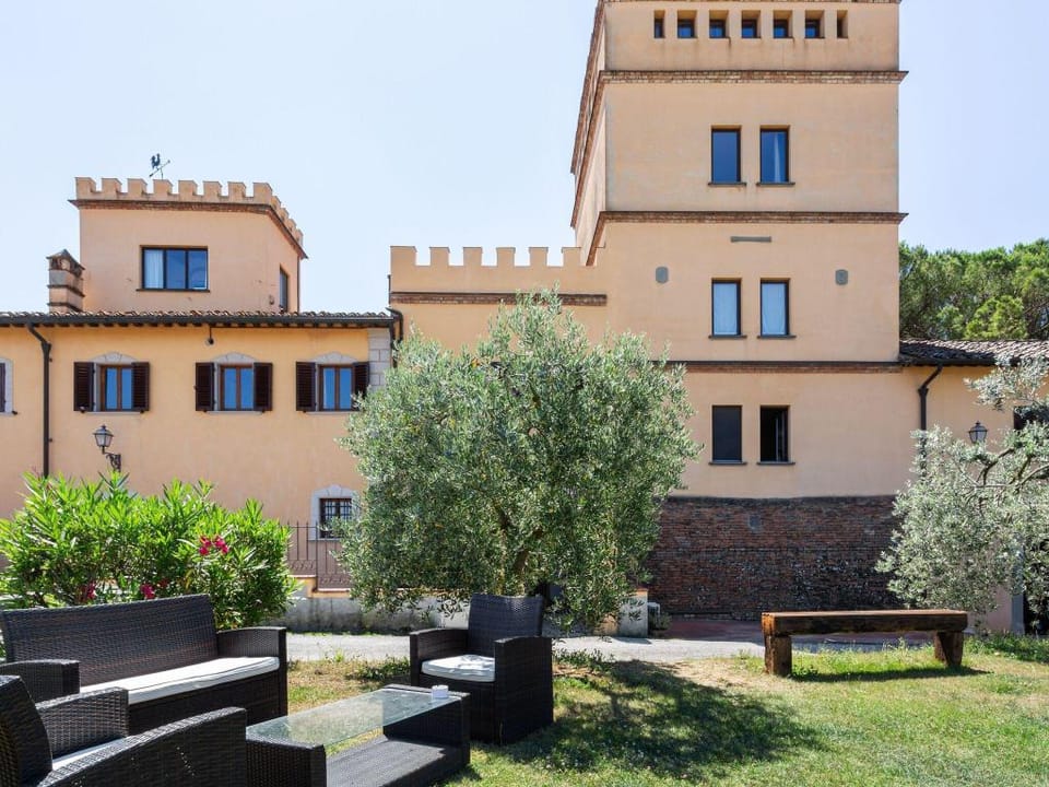 Poolside Leisure in Empoli Hideaway Villa in Tuscany