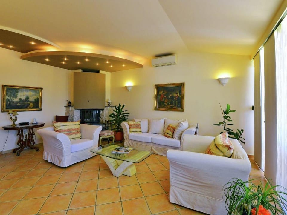 Villa in Ripenda Kras with Pool and Sauna Villa in Istria County