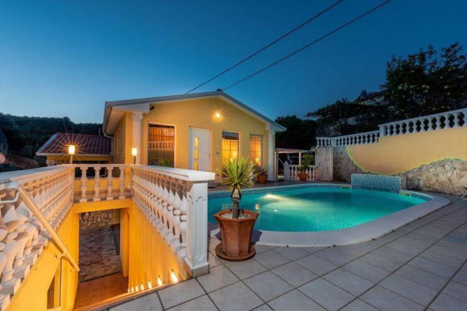 Villa in Ripenda Kras with Pool and Sauna Villa in Istria County