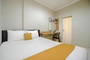 Homestay Nazriel Mitra RedDoorz Vacation rental in West Java