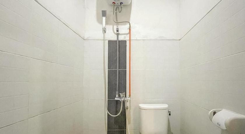 RedDoorz near Siloam Hospital Mataram Hotel in West Nusa Tenggara, Indonesia