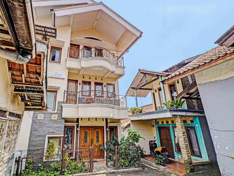 SPOT ON 91468 Pondok Shofa Mc Syariah Hotel in Bandung
