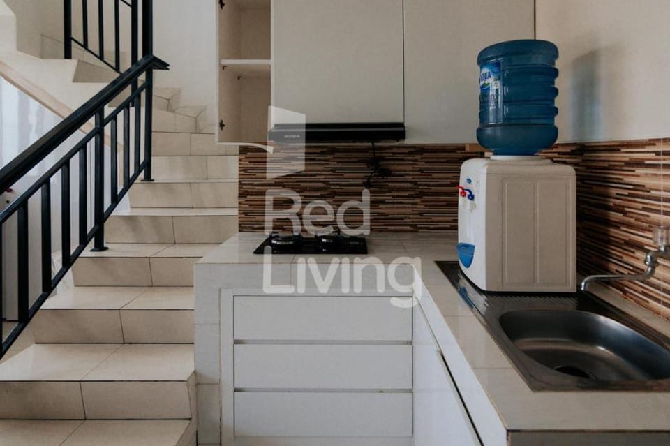 Columbus Residence J10 near RSUD Karawang Mitra RedDoorz Hotel in West Java