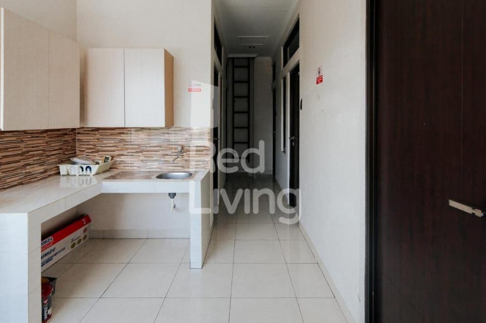 Columbus Residence J10 near RSUD Karawang Mitra RedDoorz Hotel in West Java