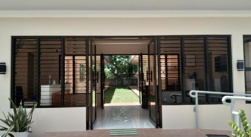 Claytown Pension House Hostel in Dumaguete