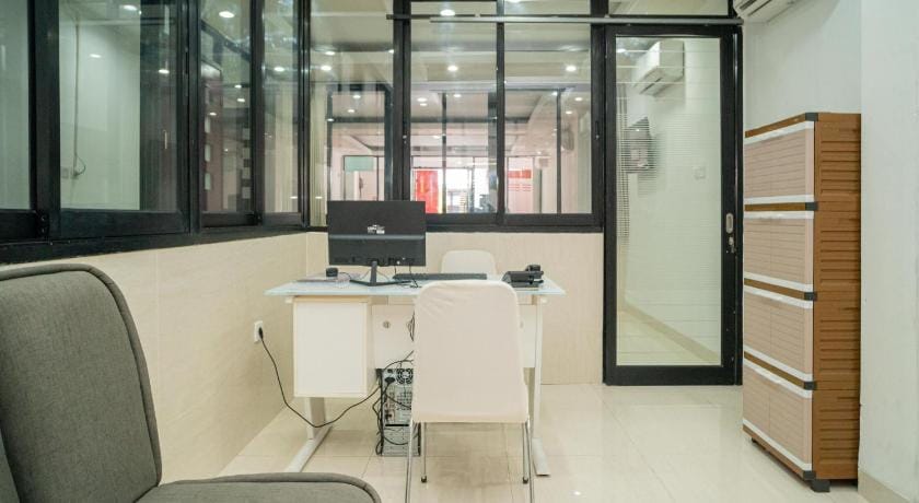 RedDoorz near Stasiun Senen Hotel in Jakarta