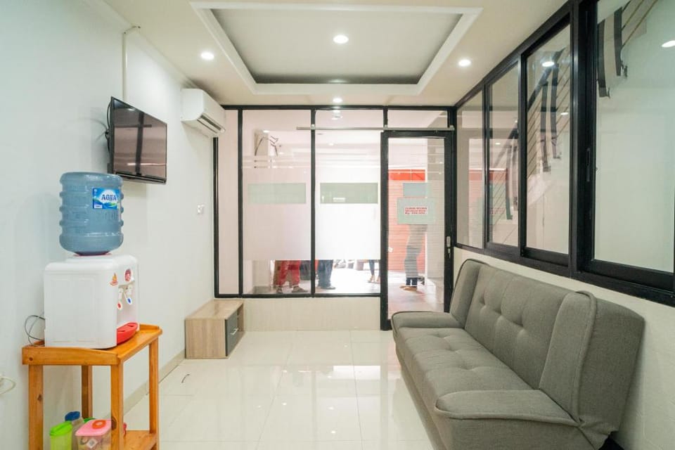 RedDoorz near Stasiun Senen Hotel in Jakarta