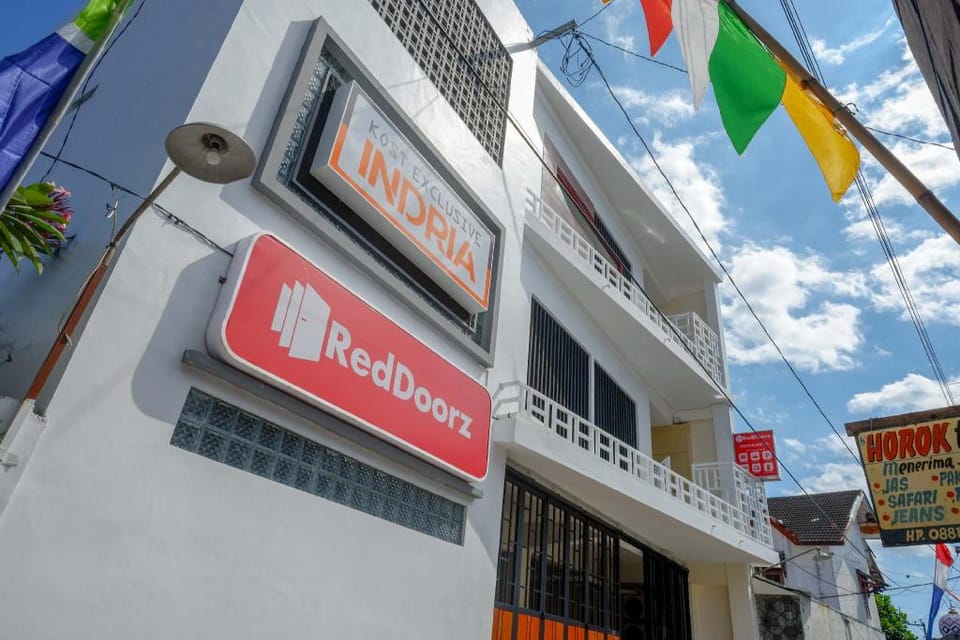 RedDoorz Plus near Pasar Gede Solo Hotel in Special Region of Yogyakarta