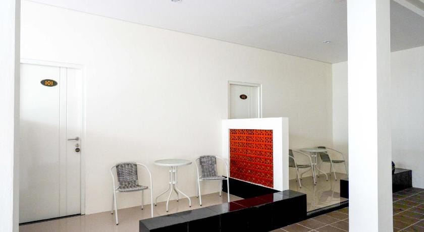 RedDoorz Plus near Pasar Gede Solo Hotel in Special Region of Yogyakarta