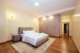 Elegant Two Bedroom Apartment with a Pool & Gym Apartment in Nairobi