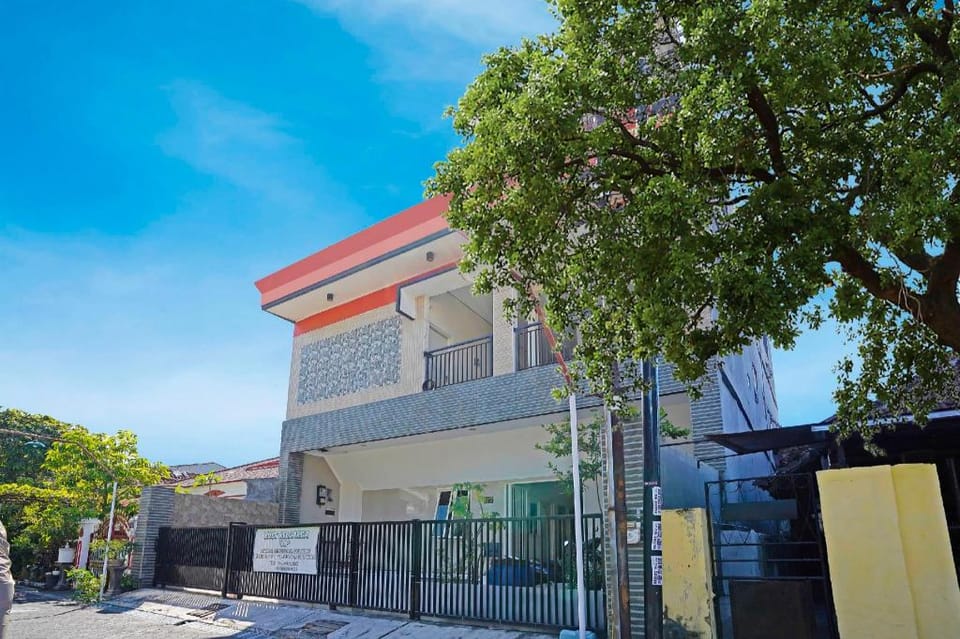 Hotel O Ruby Homestay Syariah Hotel in Surabaya