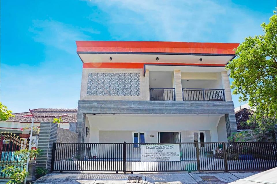 Hotel O Ruby Homestay Syariah Hotel in Surabaya