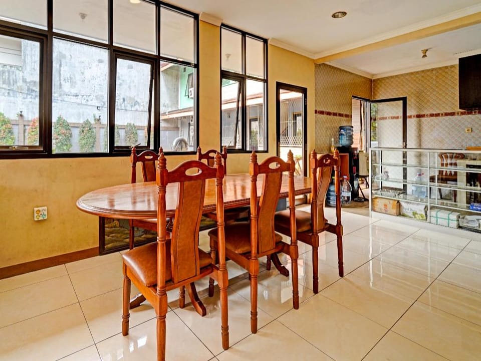 OYO 91547 Graha Hermawan Guest House Syariah Hotel in Bandung