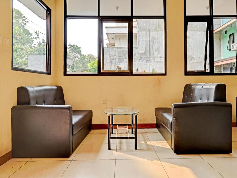 OYO 91547 Graha Hermawan Guest House Syariah Hotel in Bandung