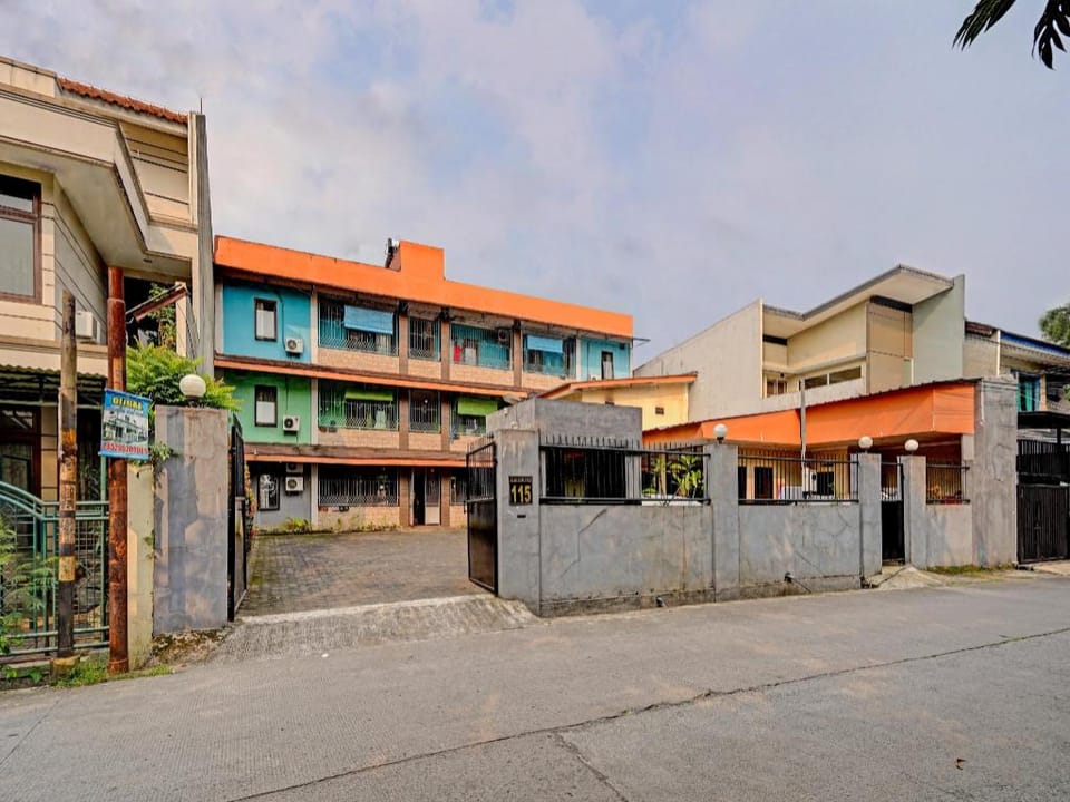 OYO 91547 Graha Hermawan Guest House Syariah Hotel in Bandung