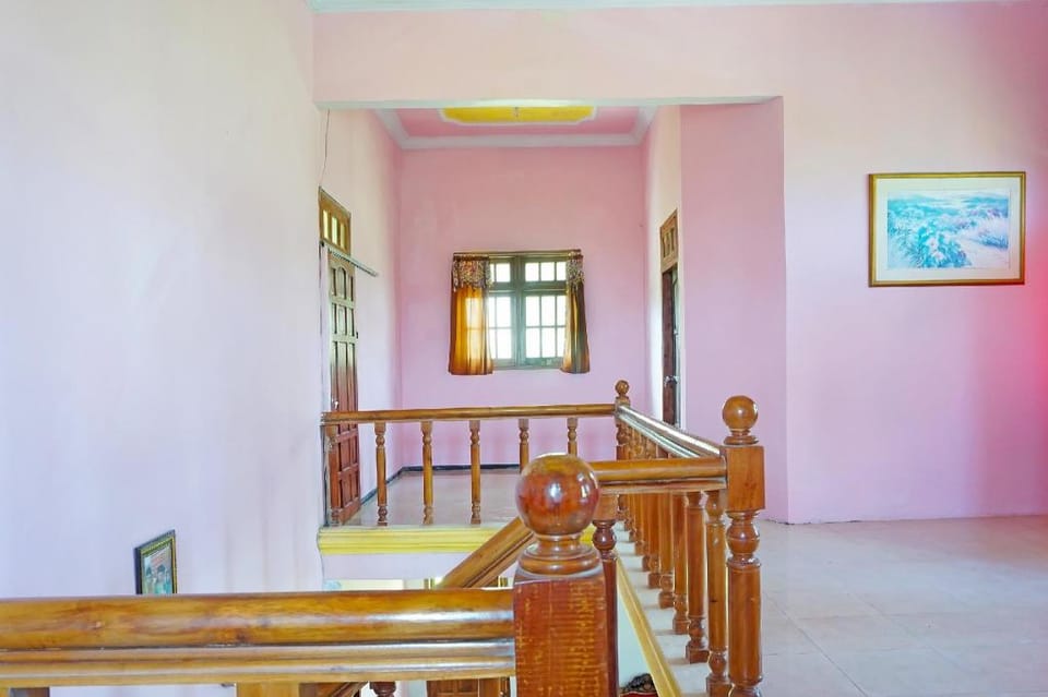 SPOT ON 91527 As-sakinah Homestay Syariah Hotel in East Java
