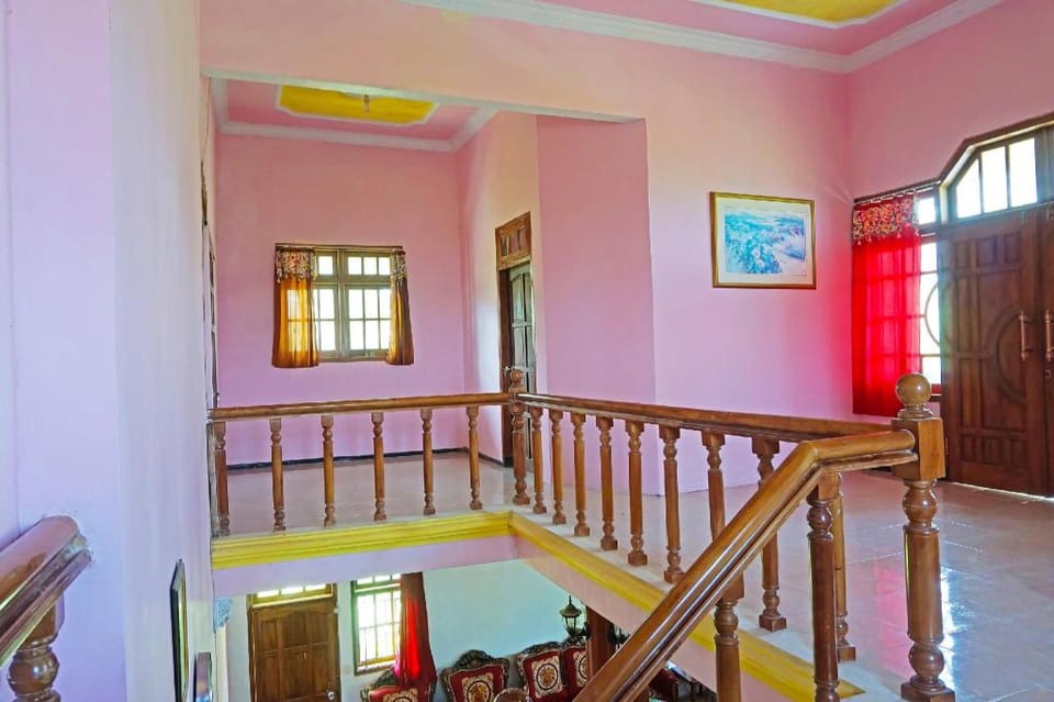 SPOT ON 91527 As-sakinah Homestay Syariah Hotel in East Java