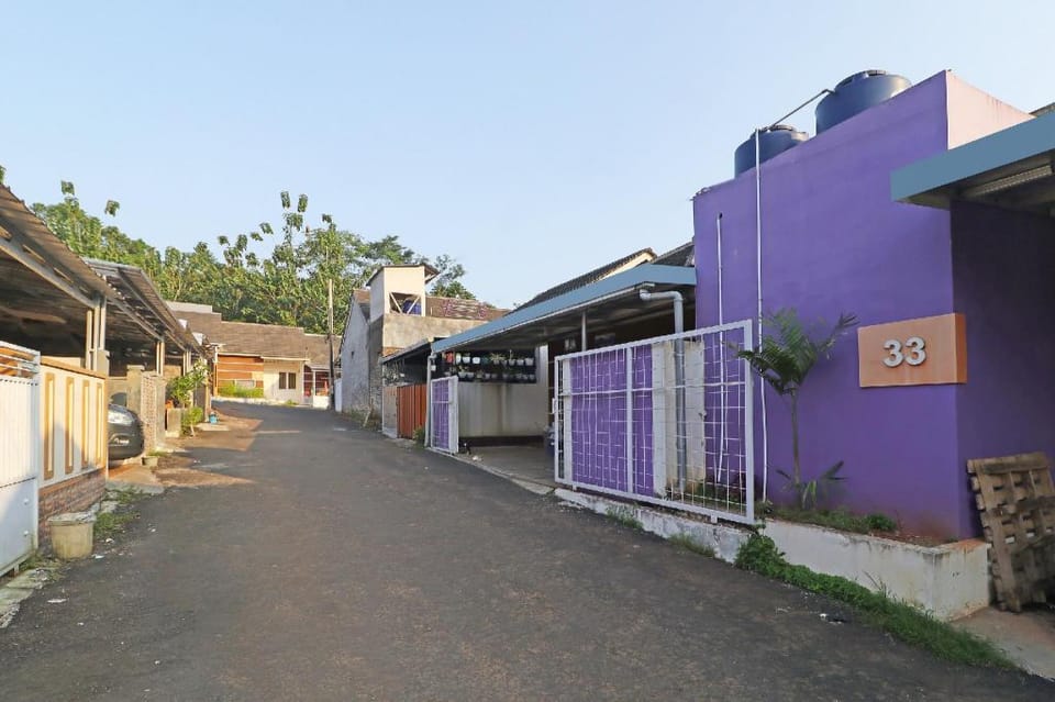 OYO Life 91504 De Vila Ungu Syariah Hotel in West Java
