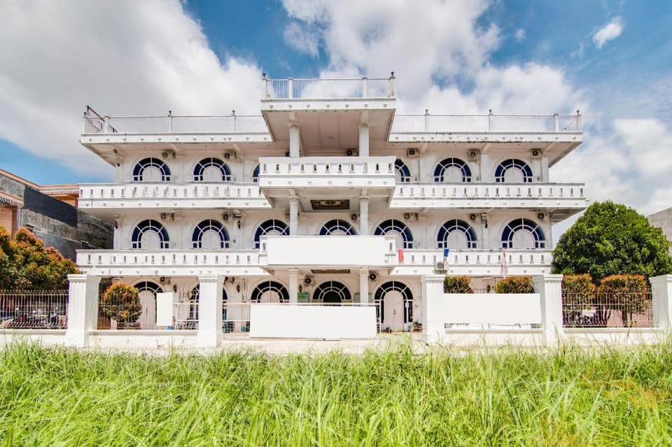 OYO 91514 Gedung Putih Inn Syariah Hotel in West Sumatra, Indonesia