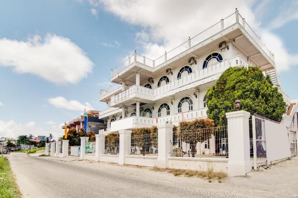 OYO 91514 Gedung Putih Inn Syariah Hotel in West Sumatra, Indonesia